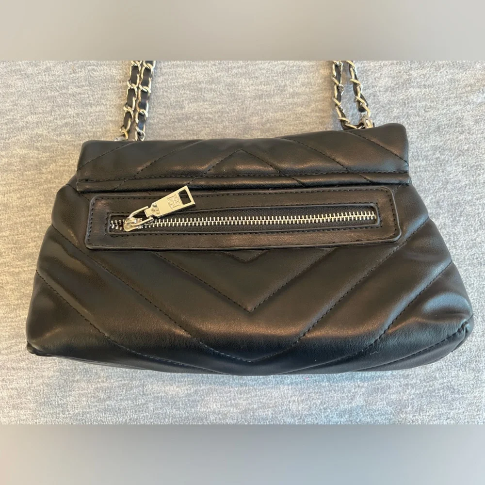 Badgley Mischka Women’s Mini‎ Chevron Crossbody Bag Black Quilted Faux Leather